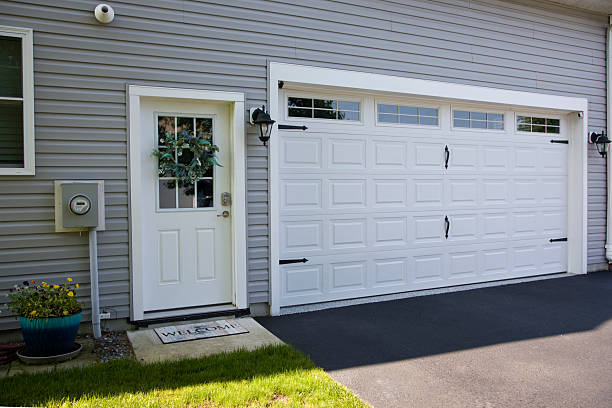 24/7 Emergency Garage Door Panel Replacement experts in Circle Pines, MN